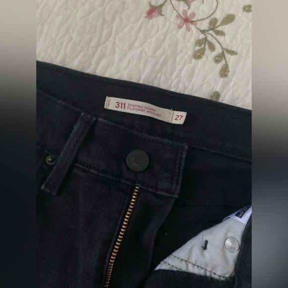 Black Levi’s Jeans - Picture 3 of 5